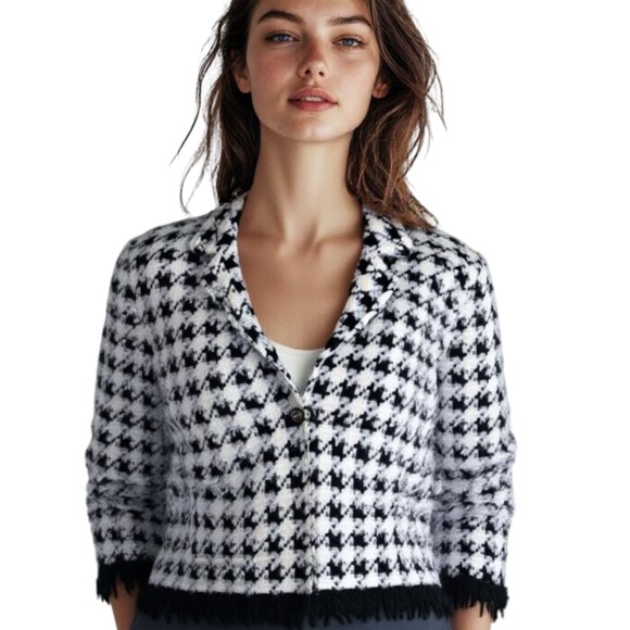 Escada Tweed Black & White Wool Blend Textured Houndstooth Blazer w/ Fringe 42
